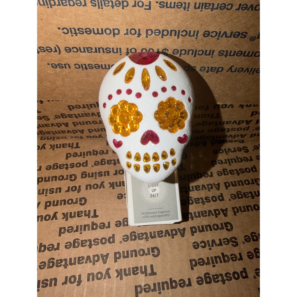 Bath and Body Works Wallflowers Sugar Skull Light Up halloween Plug-In